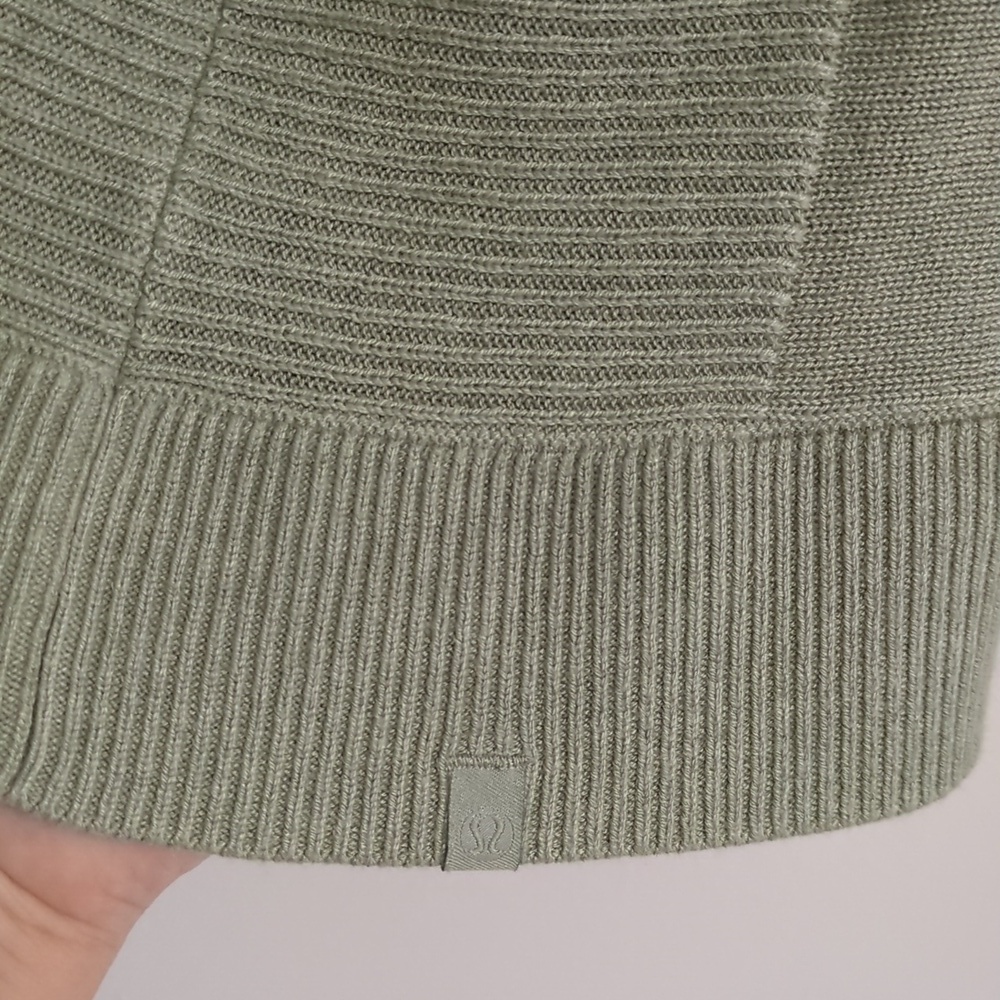 Lululemon Cashlu Green Sage Crewneck Women's Sweater Sz M Athleasure Travel - Picture 7 of 9